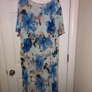 NWOT 3X Blue Floral Maxi Dress with Pockets